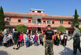 乐昌市五山镇坪田小学阅读区