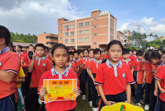 江门市杜阮镇龙榜小学阅读区