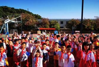 广州市从化区雅居乐小学阅读区
