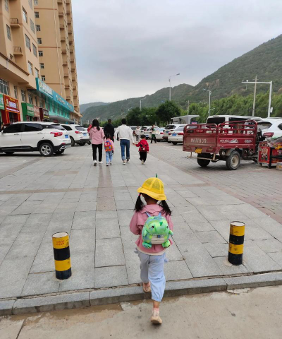 喜爱小幼儿园阅读区
