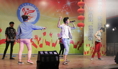 梅兰中学阅读区