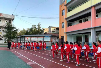苍溪县白桥镇中心小学校阅读区