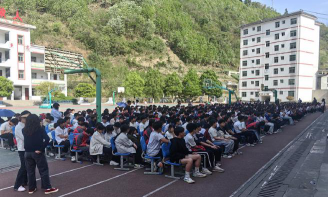 陇脚乡中学阅读区