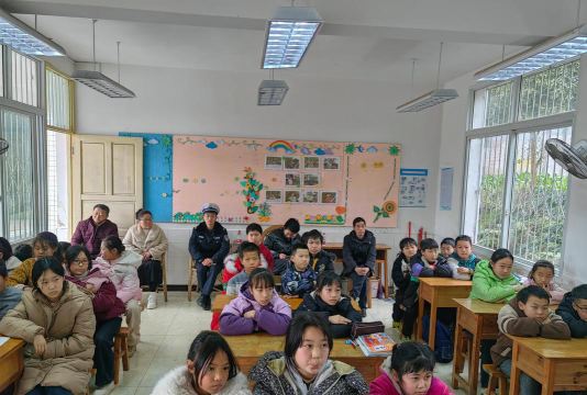 蓬溪县任隆镇中心小学校阅读区