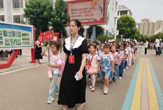 内江市东兴区白合小学阅读区