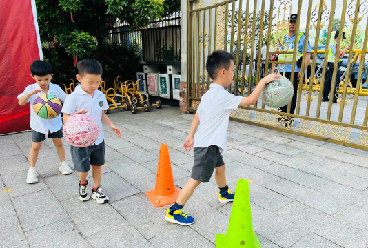 东莞市谢岗粤信宝幼儿园阅读区
