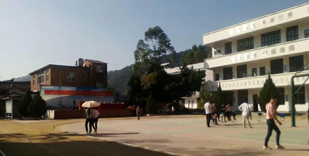 洪新中学阅读区