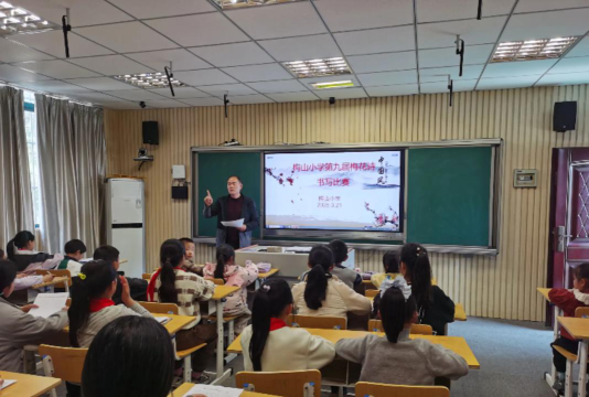 深圳市梅山小学阅读区