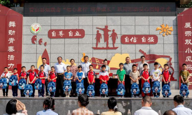 营山县消水完全小学校阅读区