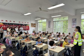 长沙市宁乡县菁华铺乡中心小学阅读区