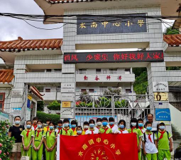 岑溪市水汶镇大南中心小学阅读区