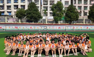 灵城镇三多小学阅读区