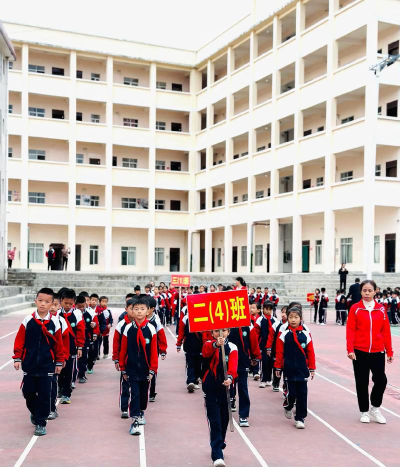 平山镇中心小学阅读区