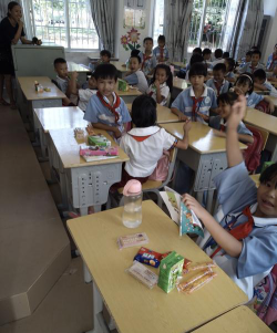 隆广中心小学阅读区