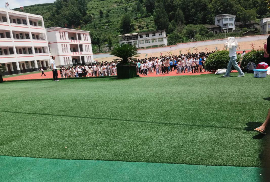 东巴中心完小阅读区