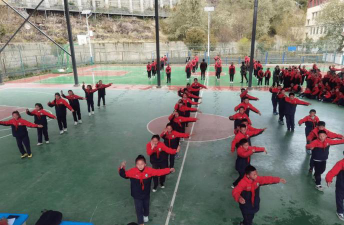 德钦县民族小学阅读区