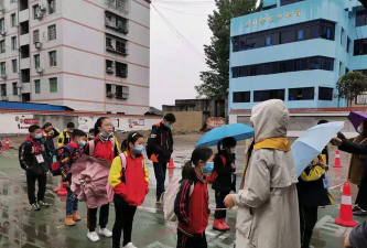渠县贵福镇第一中心小学阅读区