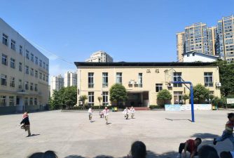 万源市太平镇青沟小学阅读区