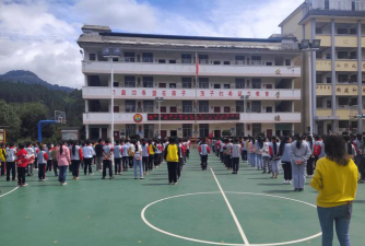 屏边县和平乡百福小学阅读区