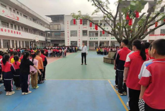 桂平市石龙镇石龙中心小学阅读区
