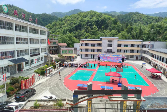 名山县双河乡中心小学阅读区