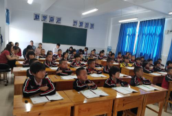老麦乡中心学校阅读区
