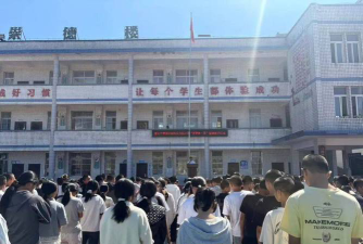 市荣乡中心小学阅读区