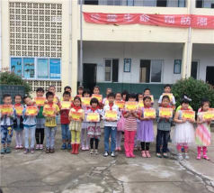 容县十里乡流冲中心小学阅读区