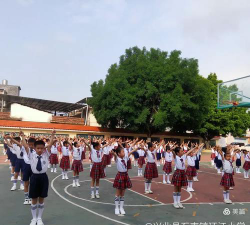 石南镇环江小学阅读区