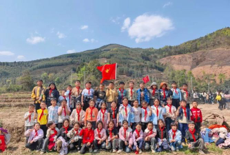 巴州区凌云乡中心小学阅读区