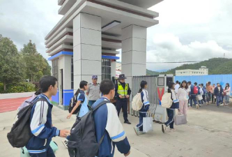 洛川县土基镇初级中学阅读区