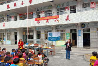 广西百色凌云玉洪合祥村中心小学阅读区