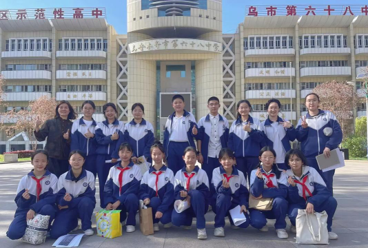 乌鲁木齐市第七中学阅读区