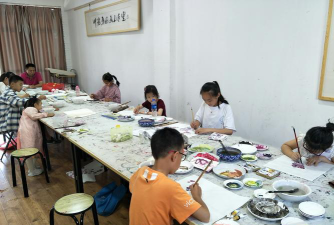 舞钢市橙果画事书画培训有限公司阅读区