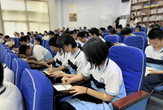 平顶山市育才中学阅读区