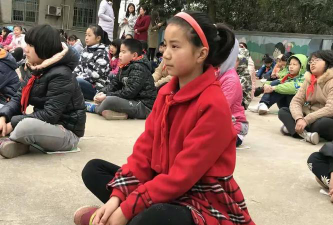 东湖塘镇中心完小阅读区
