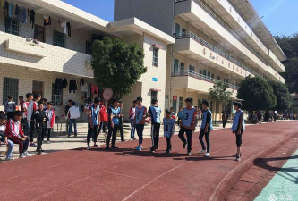 乐昌市云岩镇中学阅读区