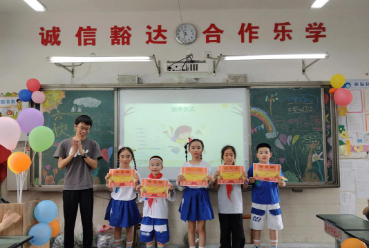 潼南县龙形镇小学校阅读区