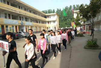 舞钢市枣林乡安寨中学阅读区