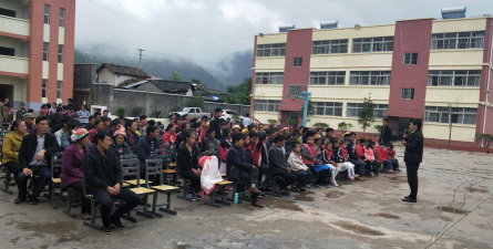 会理县六民乡中心小学阅读区