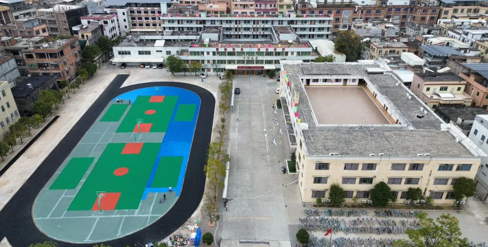 两英镇东北初级中学阅读区