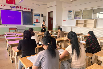 招远市玲珑镇罗山初中阅读区