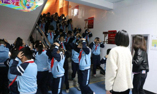乌市第十三小学阅读区