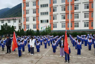 普格县大坪乡中心校阅读区