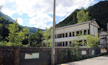 城口县厚坪乡中心小学阅读区