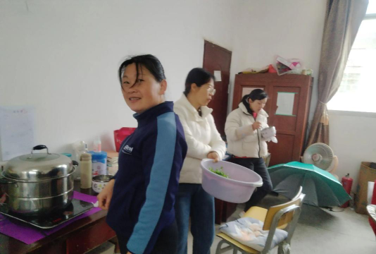 澄潭江镇中心完小阅读区