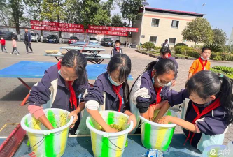 鹤游小学阅读区