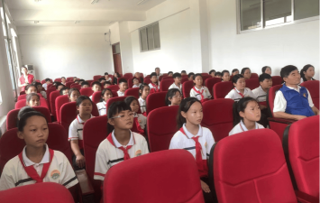 垫江县坪山镇清平小学阅读区