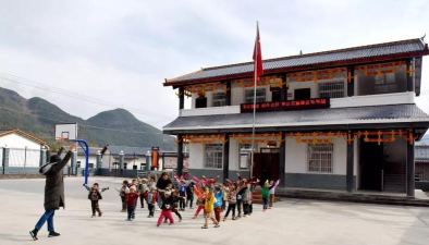 越西县申果乡中心小学阅读区