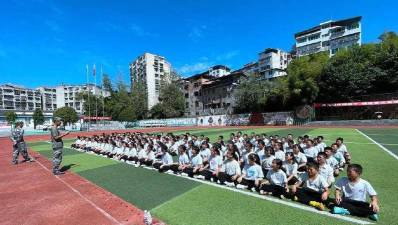 道真自治县民族中学阅读区